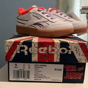 REEBOK TOM AND JERRY TODDLER SIZE 5 SHOES